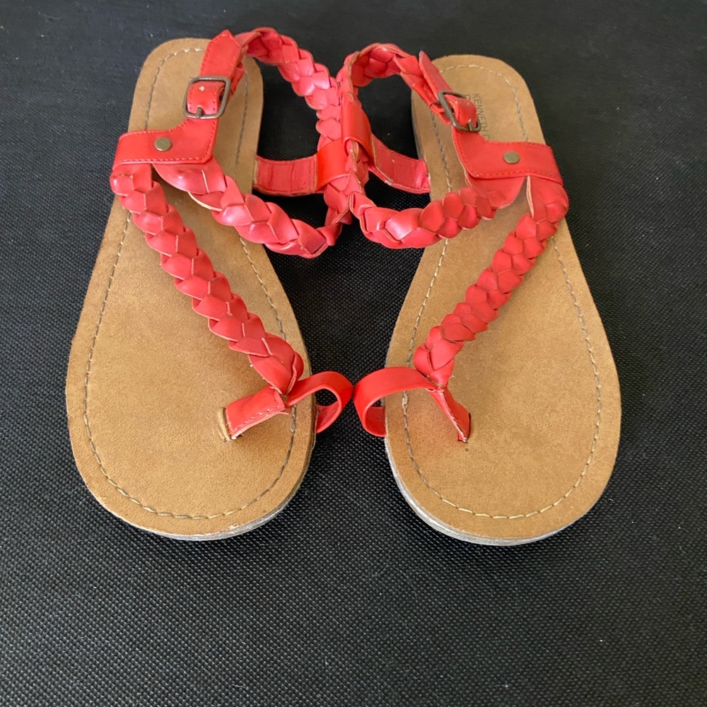 Kenneth Cole Reaction Red‎ Sandals